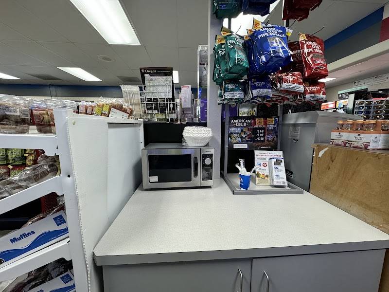 La grande Chevron Foodmart